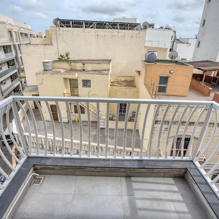 Apartment Spacious, Fully Equipped 4br In Pieta With Wifi & Ac By 360 Estates *