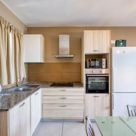 Spacious, Fully Equipped 4br In Pieta With Wifi & Ac By 360 Estates Apartment