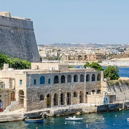 Apartamento Spacious, Fully Equipped 4br In Pietà With Wifi&ac By 360 Estates *