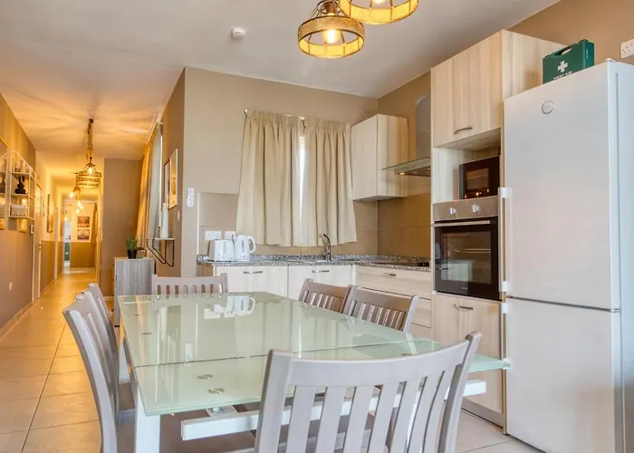 Spacious, Fully Equipped 4br In Pieta With Wifi & Ac By 360 Estates *