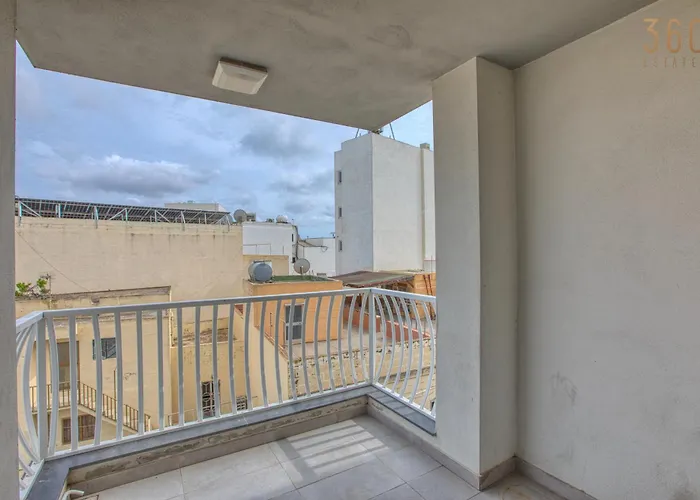 Spacious, Fully Equipped 4br In Pieta With Wifi & Ac By 360 Estates Tal Guardamangia